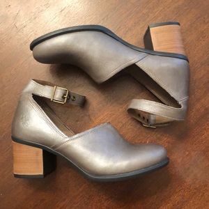 Fly London silver ankle strap clog heels 40 NWOT